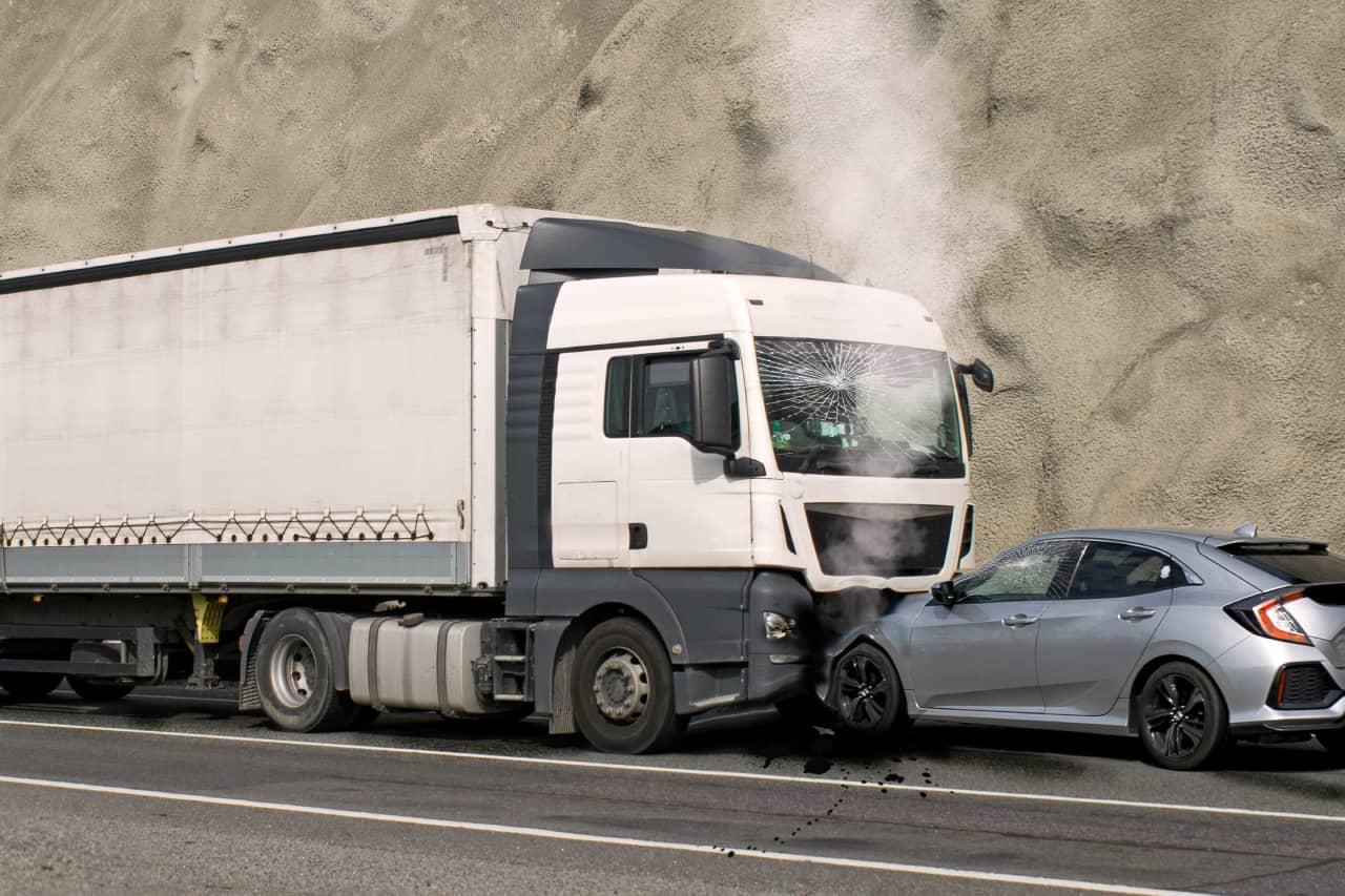 What Are The Best Ranking Houston Trucking Accident Lawyers?